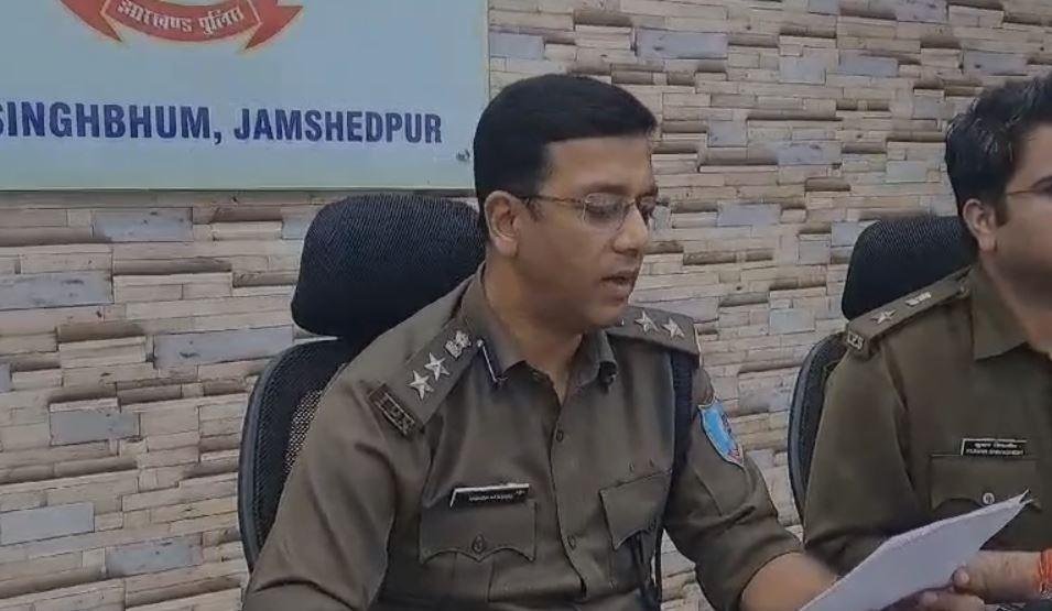 Jamshedpur : मामले की जानकारी देते एसएसपी