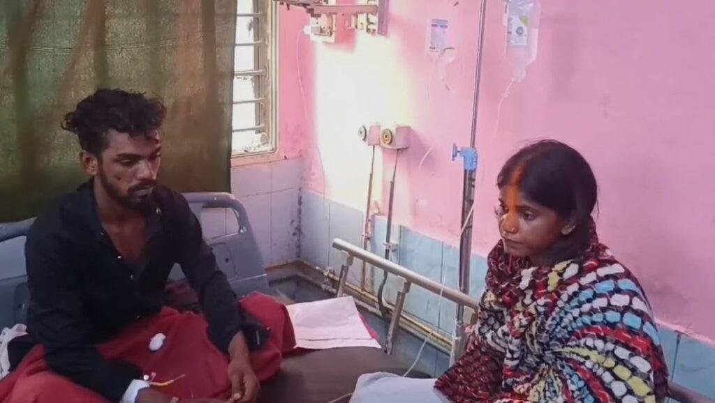 Dhanbad : घर में ना मंदिर में, प्रेमी जोड़े ने सरेआम यहां रचा ली शादी कि...