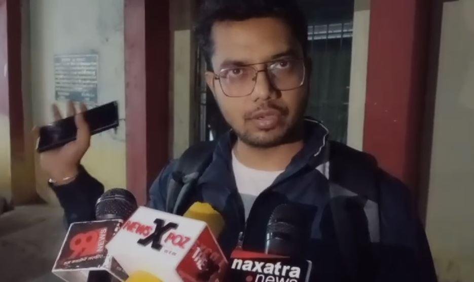 Dhanbad : मामले की जानकारी देते परिजन