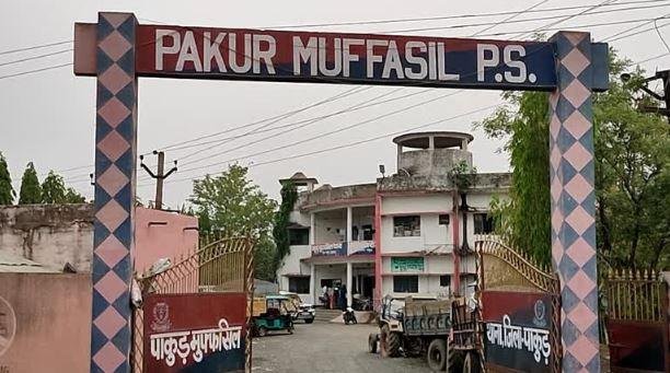 Pakur Breaking : निर्माणाधीन चेक पोस्ट के पास अज्ञात युवती का शव मिलने से मची सनसनी...