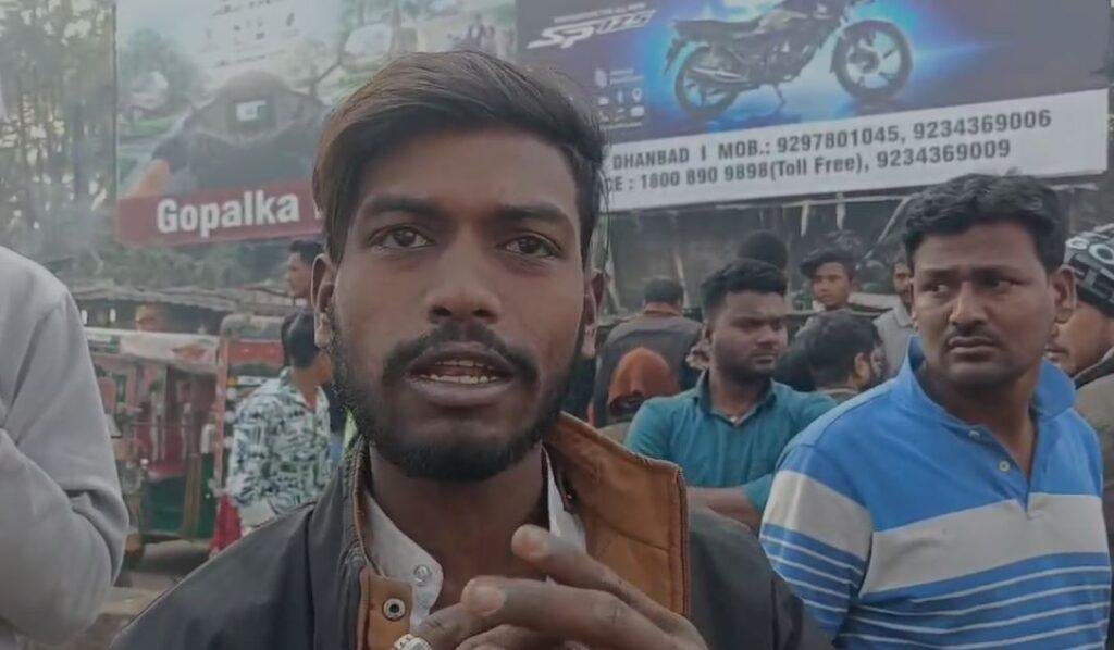 Dhanbad Accident : तेज रफ्तार ट्रक ने मां बेटी को कुचला, महिला की दर्दनाक मौत वहीं बेटी... 3 22Scope News च67 1 22Scope News