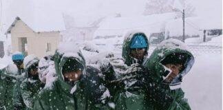 ग्लेशियर फटने के बाद चमोली में जारी रेस्क्यू ऑपरेशन का दृश्य