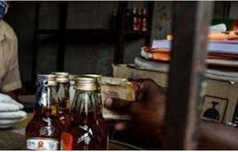 Chhattisgarh के बिलासपुर में जहरीली शराब ने ली 7 की जान जहरीली शराब कांड की सांकेतिक फोटो
