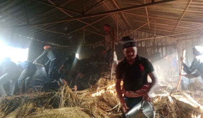 Giridih : घर में अचानक लगी भीषण आग, लाखों का सामान जलकर खाक...