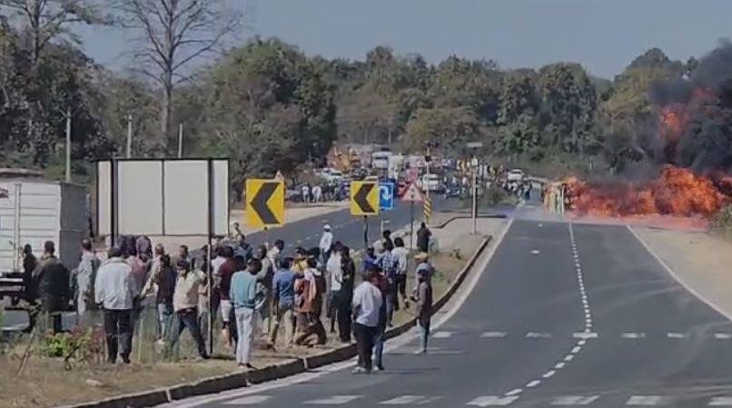Ranchi Breaking : बीच रास्ते में डीजल भरा टैंक ब्लास्ट, मची अफरा-तफरी...