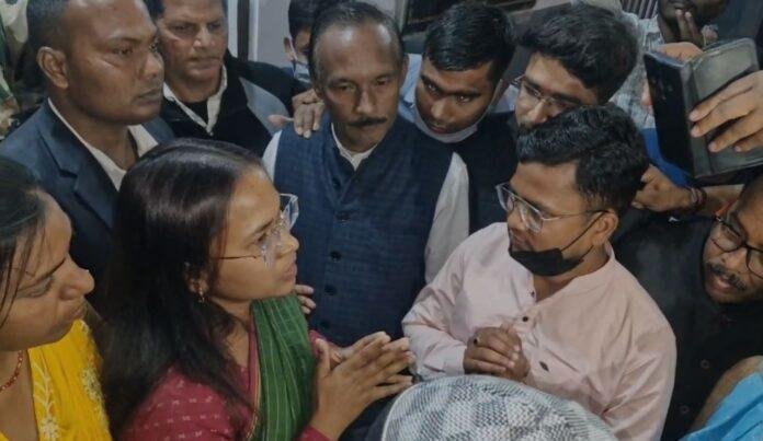 Hazaribagh : जेपीएससी अभ्यर्थियों ने मंत्री शिल्पी नेहा तिर्की से मुलाकात कर दे दिया ये अल्टीमेटम...