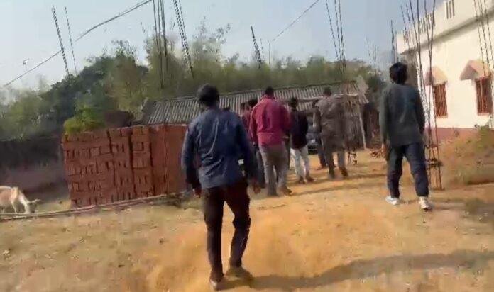 Dumka Suicide : प्यार में धोखा! फांसी के फंदे से झूली युवती, जांच में जुटी पुलिस...