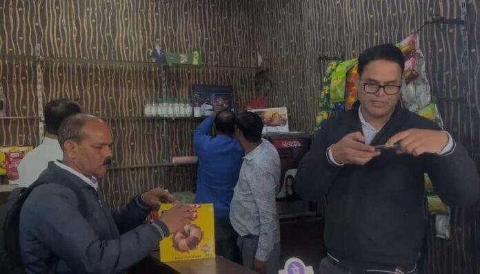 Ranchi Breaking : डिबडीह के पास कई दुकानों में अचानक हुई छापेमारी से मचा हड़कंप...