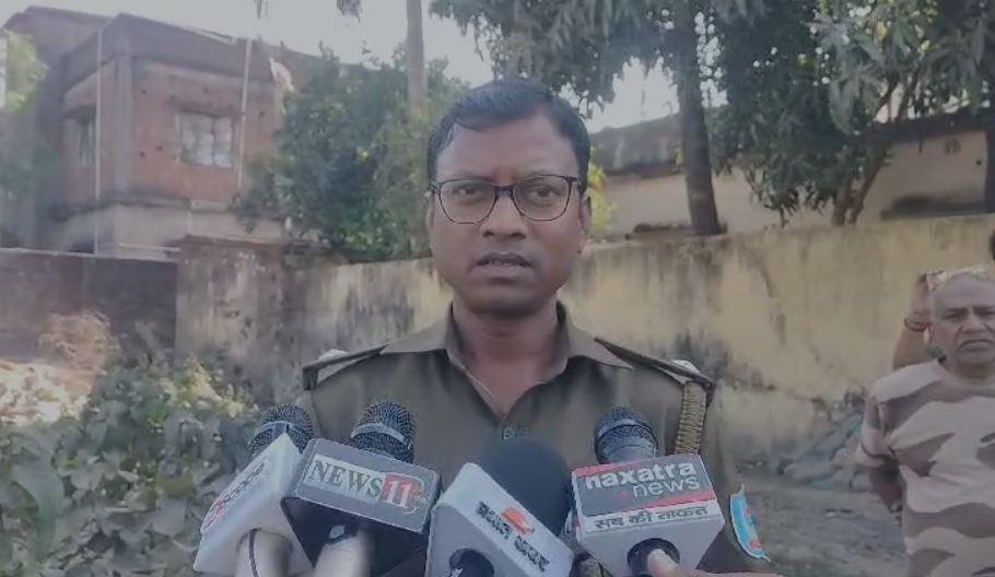 Dhanbad : मामले की जानकारी देती पुलिस