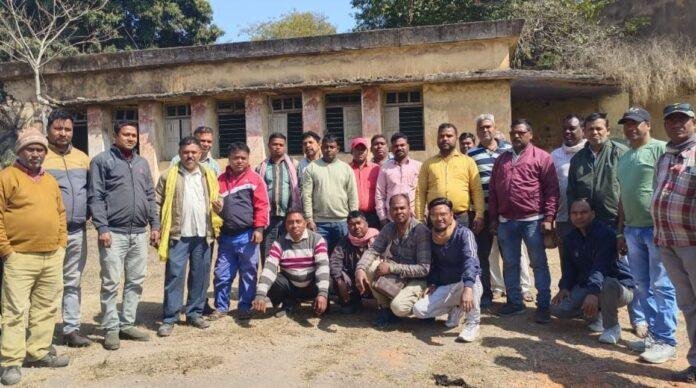 Ramgarh : राष्ट्रीय ऑपरेटर संघ ने गिद्दी 'सी' मजदूर क्लब में 15 सूत्री मांगों को लेकर किया बैठक...