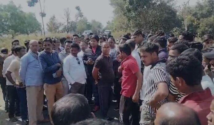 Deoghar Accident : तेज रफ्तार बालू लदे ट्रैक्टर ने बाइक सवार को रौंदा, दर्दनाक मौत के बाद ग्रामीणों ने...