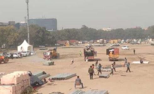 दिल्ली में नए सीएम के शपथ ग्रहण समारोह की तैयारी जारी।