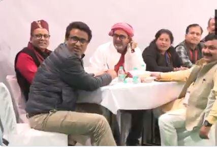 दिल्ली के पटपड़गंज में मतगणना केंद्र के पास का नजारा। 