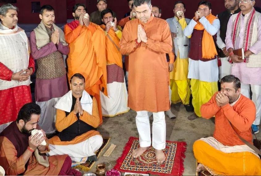 दिल्ली में 9 बजे तक 8.10 फीसदी पड़े वोट दिल्ली में वोटिंग से पहले आईटीओ यमुना घाट पहुंचे प्रवेश वर्मा