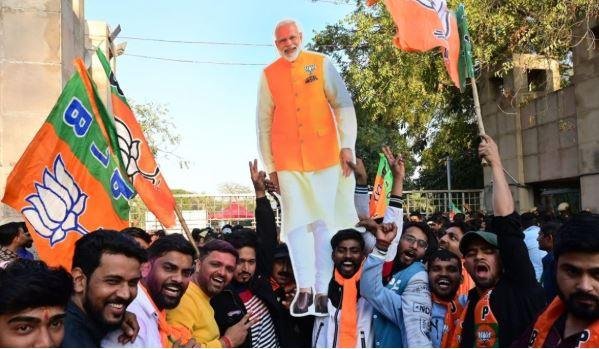 दिल्ली में सरकार बनाने को उत्साहित भाजपा कार्यकर्ता