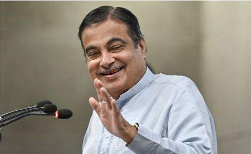 केंद्रीय सड़क परिवहन एवं राजमार्ग मंत्री नितिन गडकरी