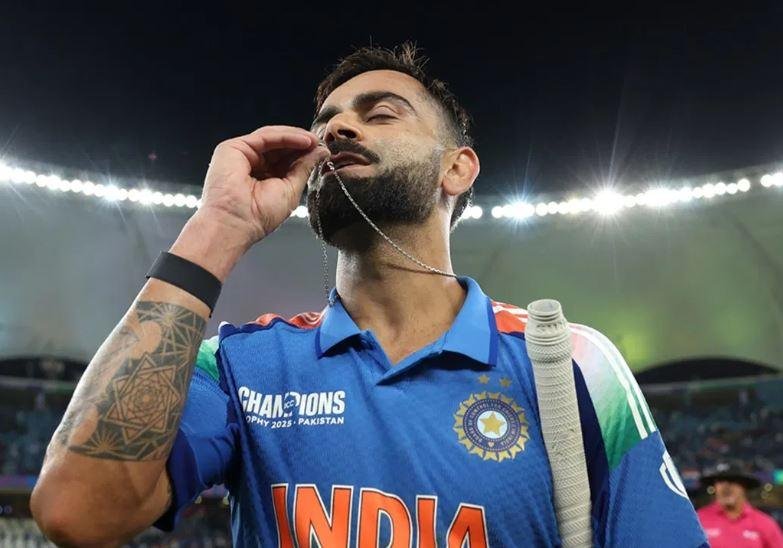 विराट कोहली ने पाकिस्तान के खिलाफ शतक ठोंक तोड़े कई रिकार्ड पाकिस्तान के भारतीय जीत पर विराट कोहली का अंदाज