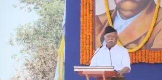 पश्चिम बंगाल के बर्दवान में स्वयंसेवकों को संबोधित करते संघ प्रमुख।