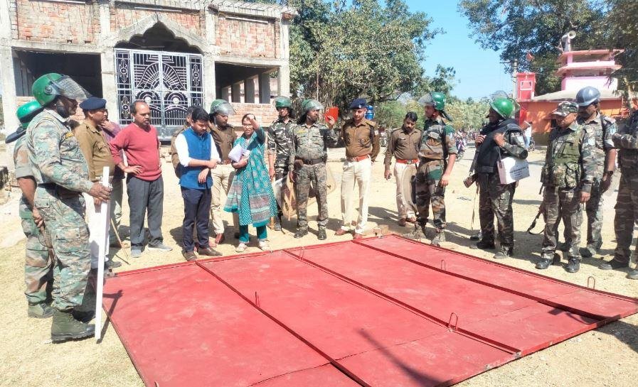 Koderma Clash : रविदास जयंती पर दो पक्षों में खूनी संघर्ष, पुलिस के भी फूटे सर और... | 22Scope News Koderma Clash : घटना के बाद मौके पर पहुंचे कई आला अधिकारी