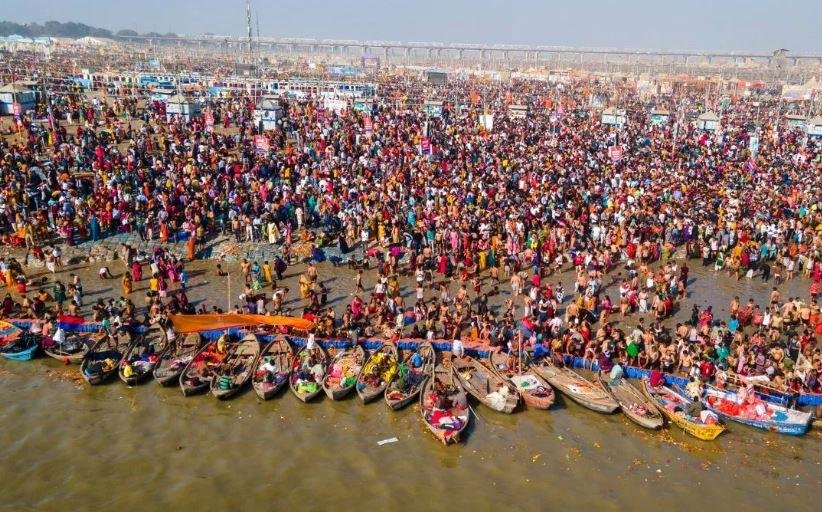 महाकुंभ में आज का विहंगम दृश्य