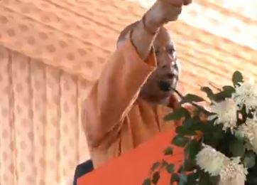 CM Yogi : महाकुंभ में एक भी अपहरण, लूट, छेड़छाड़ या दुष्कर्म नहीं घटित हुआ लेकिन दुष्प्रचार में जुटे रहे विरोधी महाकुंभ मेला स्थल पर कार्यक्रम को संबोधित करते सीएम योगी