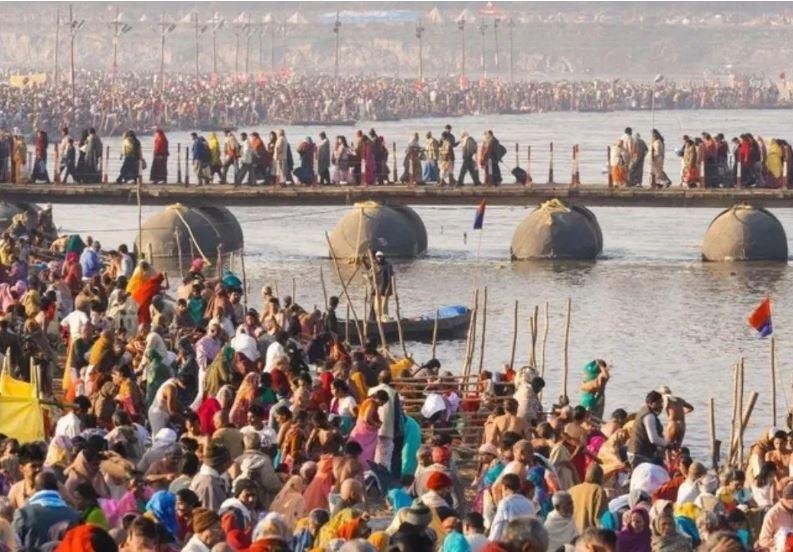 महाकुंभ में बसंत पंचमी पर श्रद्धालुओं की उमड़ी भीड़