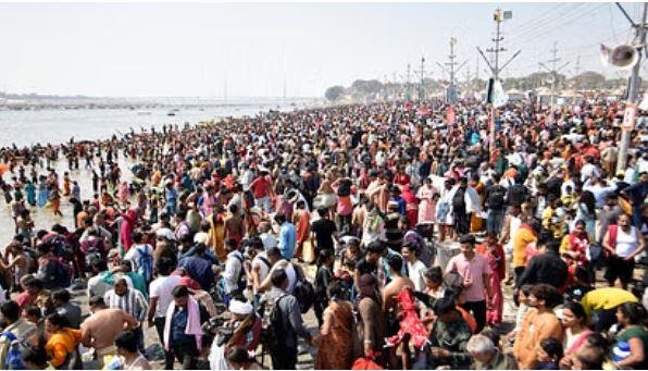 महाकुंभ में मंगलवार को उमड़े श्रद्धालु