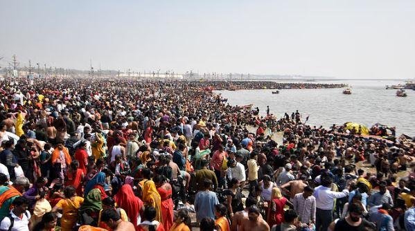 महाकुंभ में मंगलवार को उमड़े श्रद्धालु