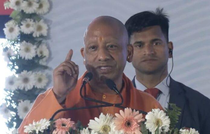 महाकुंभ मेला क्षेत्र में रविवार को जलवायु सम्मेलन को संबोधित करते सीएम योगी आदित्यनाथ।