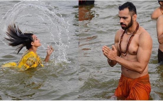 महाशिवरात्रि पर महाकुंभ में दोपहर 12 बजे तक 65.78 करोड़ श्रद्धालुओं ने लगाई पावन डुुबकी महाशिवरात्रि पर संगम में कुछ इस अंदाज में डुबकी लगाती महिला श्रद्धालु।