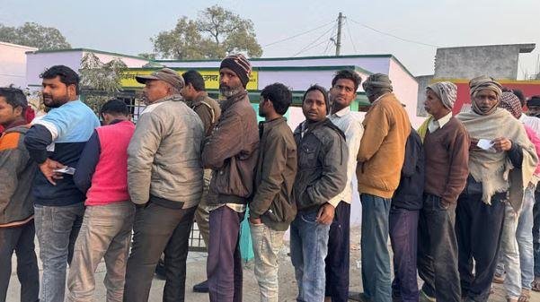 यूपी के मिल्कीपुर में वोटिंग में उत्साह, 11 बजे तक 30 फीसदी पड़े वोट 2 22Scope News मिल्कीपुर में वोटिंग जारी