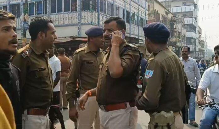 Jamshedpur Breaking : बीच सड़क पर युवक की अंधाधुन गोली मारकर हत्या, जांच में जुटी पुलिस...