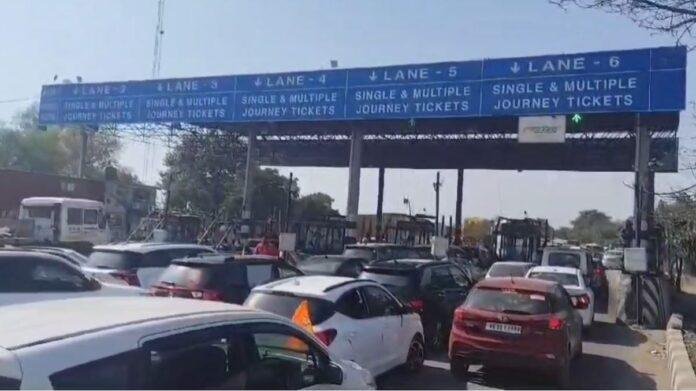 र5पत Hazaribagh : 15 किलोमीटर सिक्स लेन रोड में भी भीषण जाम, महाकुंभ जाने के लिए लोगों की बड़ी भीड़ उमड़ी...