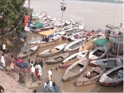 वाराणसी में नावों का संचालन बंद