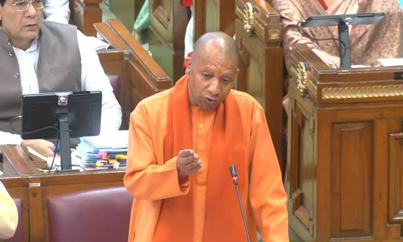 बुधवार को यूपी विधानसभा में बोलते सीएम योगी आदित्यनाथ। 