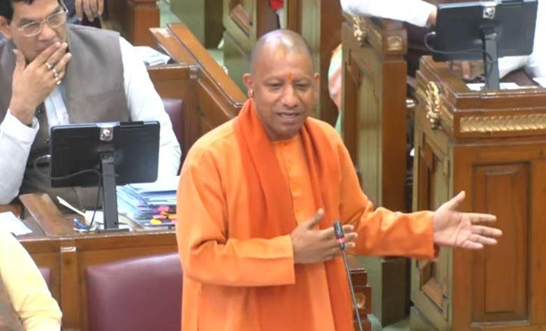 बुधवार को यूपी विधानसभा में बोलते सीएम योगी