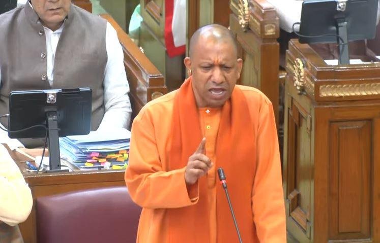 बुघवार को यूपी विधानसभा में बोलते हुए सीएम योगी आदित्यनाथ। 