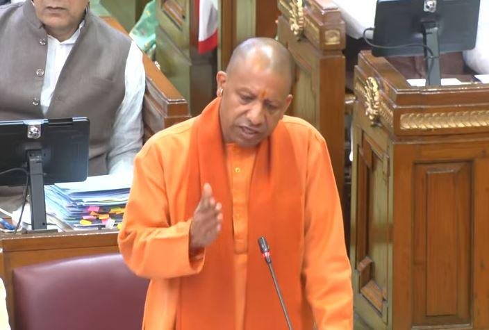 बुघवार को यूपी विधानसभा में बोलते हुए सीएम योगी आदित्यनाथ। 