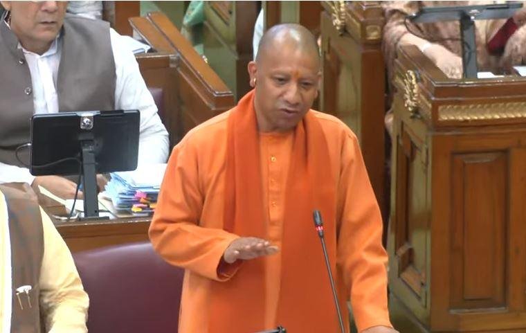 बुधवार को यूपी विधानसभा में बोलते सीएम योगी आदित्यनाथ। 