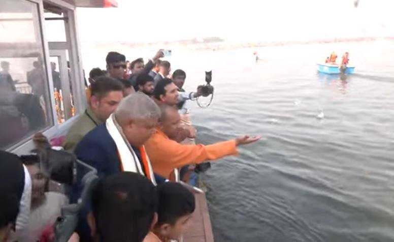 महाकुंभ में बसंत पंचमी के अमृत स्नान की चाकचौबंद तैयारी, CM Yogi बोले - नपेंगे भगदड़ हादसे के जिम्मेदार | 22Scope News उपराष्ट्रपति को संगम त्रिवेणी की निर्मला का मुआयना करवाते सीएम योगी।