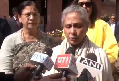 महाकुंभ 2025 पर संसद परिसर में मीडिया से मुखातिब सपा सांसद जया बच्चन