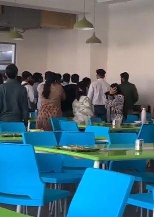 साउथ एशियन यूनिवर्सिटी में बवाल का दृश्य
