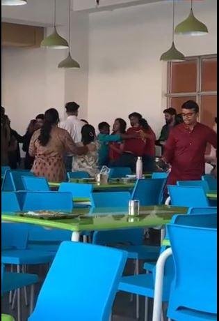 साउथ एशियन यूनिवर्सिटी में बवाल का दृश्य