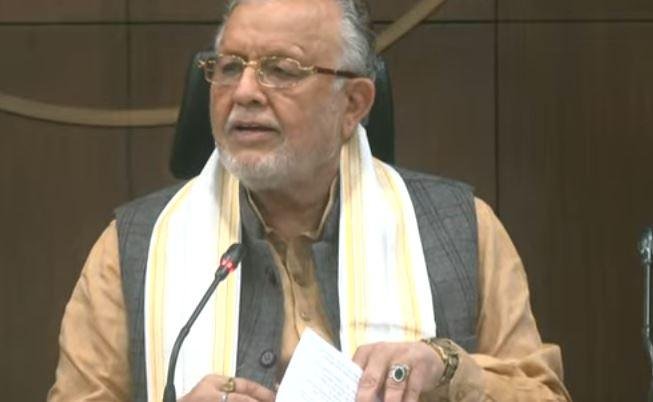 योगी कैबिनेट के ताजा फैसलों की गुरूवार को लखनऊ में जानकारी देते वित्त एवं संसदीय कार्यमंत्री सुरेश कुमार खन्ना
