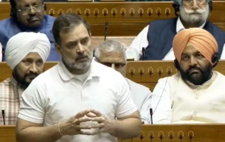 सोमवार को लोकसभा में बोलते नेता प्रतिपक्ष राहुल गांधी। 