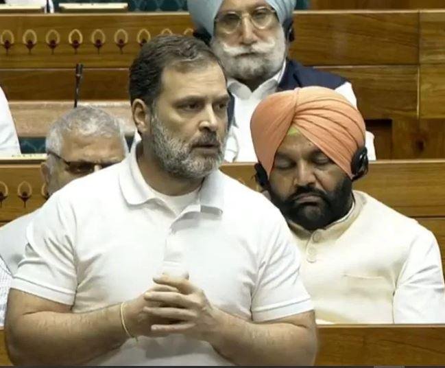 सोमवार को लोकसभा में बोलते नेता प्रतिपक्ष राहुल गांधी। 
