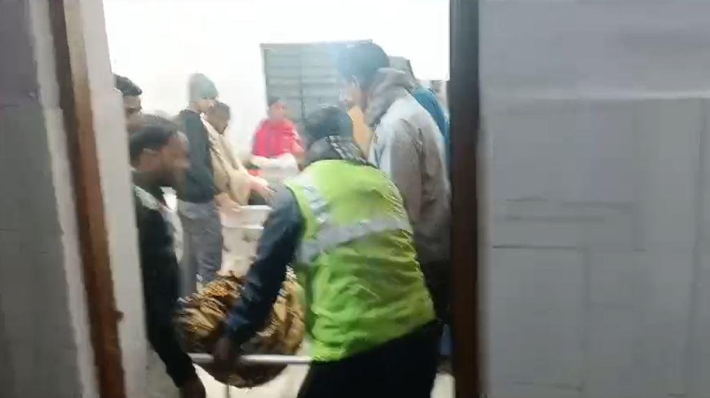 Hazaribagh Accident : अमृतस्नान कर लौट रहे श्रद्धालुओं की बस ने ट्रक को मारी टक्कर और फिर... | 22Scope News Hazaribagh Accident : घायलो को अस्पताल में भर्ती कराया गया है