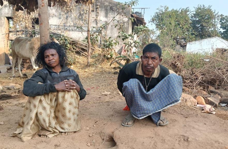 Love Affair : पांच बच्चों की मां को हुआ प्यार, पकड़े जाने पर उठाया ऐसा कदम कि... Love Affair : पुलिस की गिरफ्त में आरोपी पत्नी और प्रेमी
