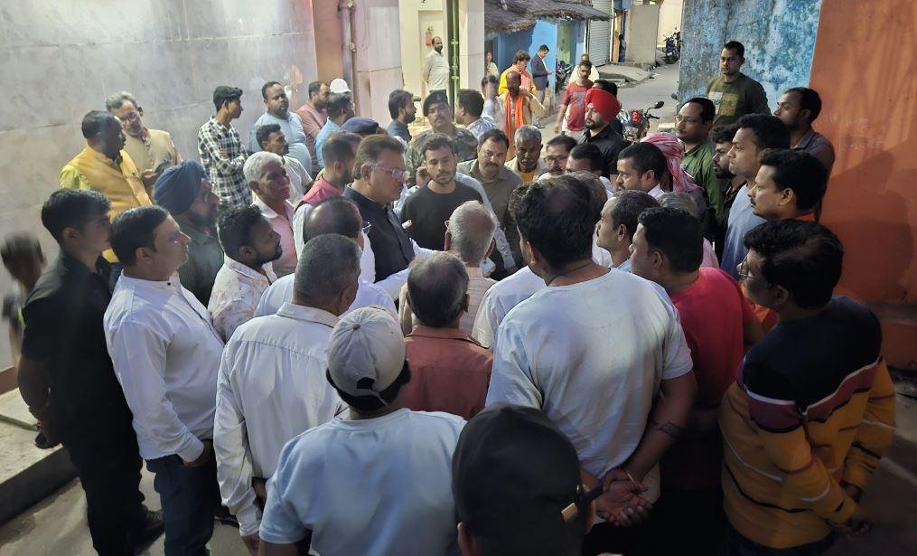 Hazaribagh : चितरपुर में पीड़िता के घर पहुंचे सांसद मनीष जायसवाल, पुलिस प्रशासन से जल्द लड़की की वापसी की मांग की | 22Scope News ू4ाू 22Scope News