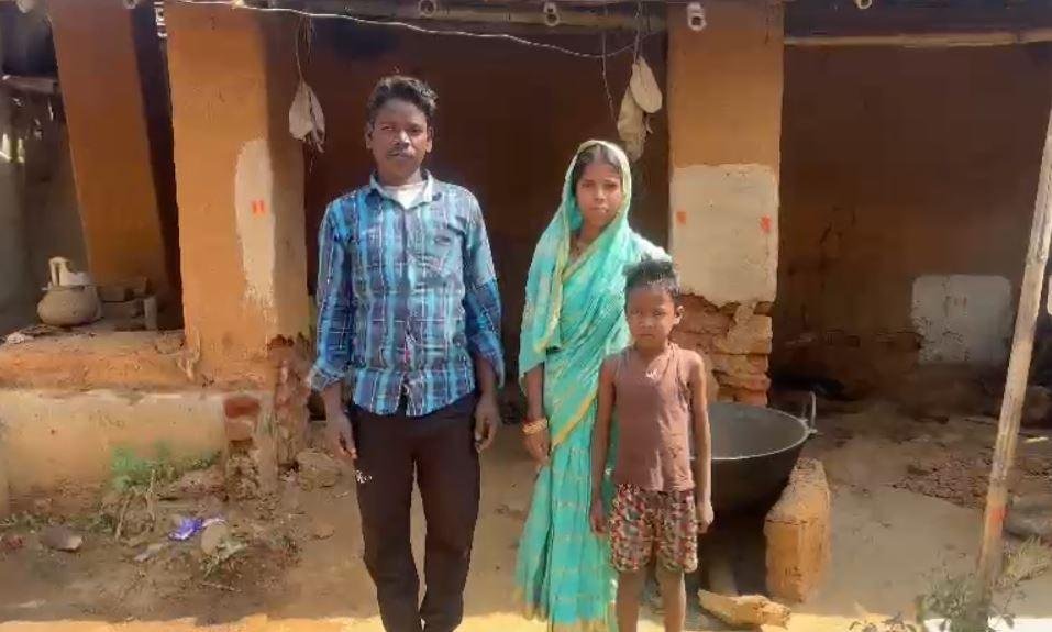 Dumka Crime : करोड़पति बनने के लिए शख्स ने बेच दिये पत्नी के गहने और लग गया चूना...